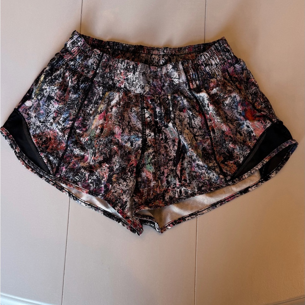 lululemon athletica “Hotty Hot” shorts 2.5” low-rise Sz 4